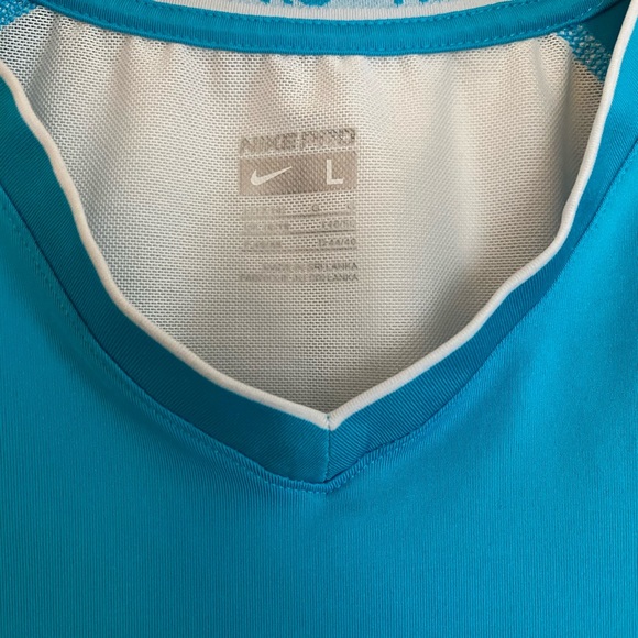 Nike Short-Sleeve - Picture 2 of 8